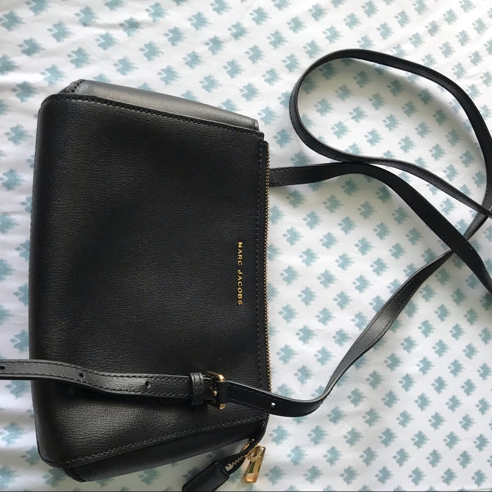 MARC JACOBS BLACK CROSSBODY